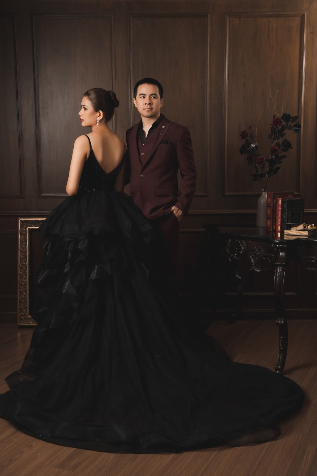 Dark & Elegant 18