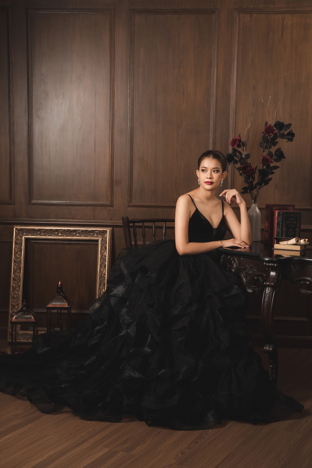 Dark & Elegant 24