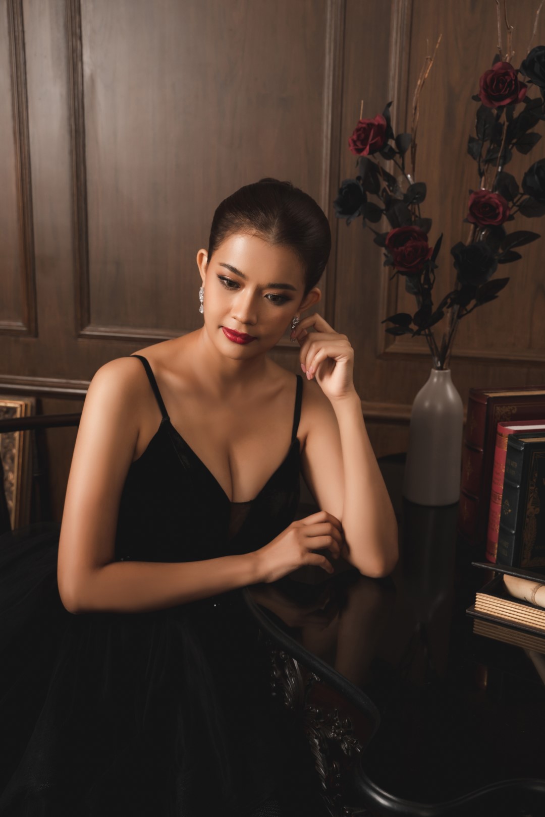 Dark & Elegant 25