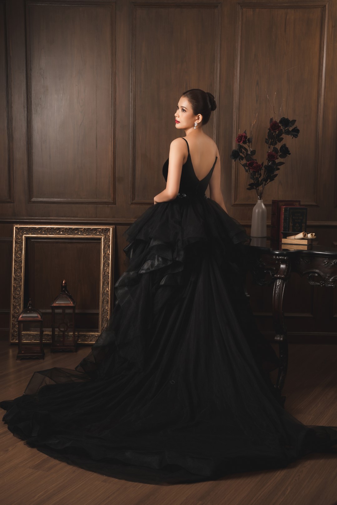 Dark & Elegant 26